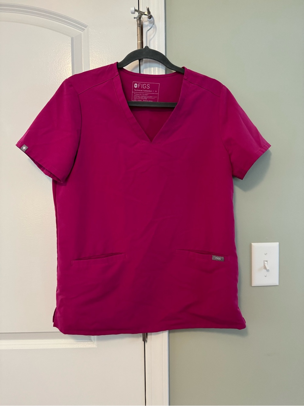 FIGS Set Women’s Magenta Casma Top & Kade Straight Leg Pants Size Small